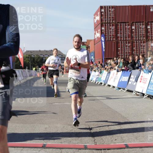 03.10.2025 - Köhlbrandbrückenlauf Jannik Wohlers http://msf.ph/oto/9101458 03.10.2025 12:57:14 Ziel 4042, 4080, 4251, 5699, 5898, 5926, 6629, 6819 meine-sportfotos.de