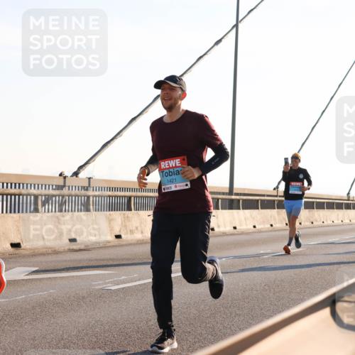 03.10.2025 - Köhlbrandbrückenlauf Strokosch-Dieckow http://msf.ph/oto/9101472 03.10.2025 09:21:24 Position 1 1210, 1421 meine-sportfotos.de