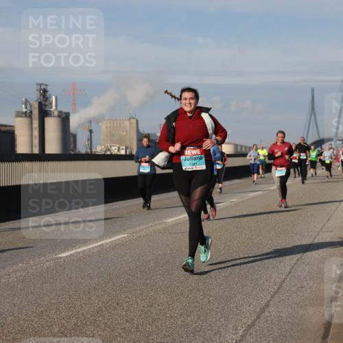 03.10.2025 - Köhlbrandbrückenlauf Lena Gebhardt http://msf.ph/oto/9101480 03.10.2025 10:11:35 Position 2 2344 meine-sportfotos.de