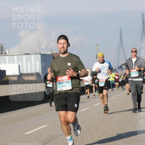 03.10.2025 - Köhlbrandbrückenlauf Jannik Wohlers http://msf.ph/oto/9101482 03.10.2025 09:49:00 Position 3 1088, 41, 11 meine-sportfotos.de