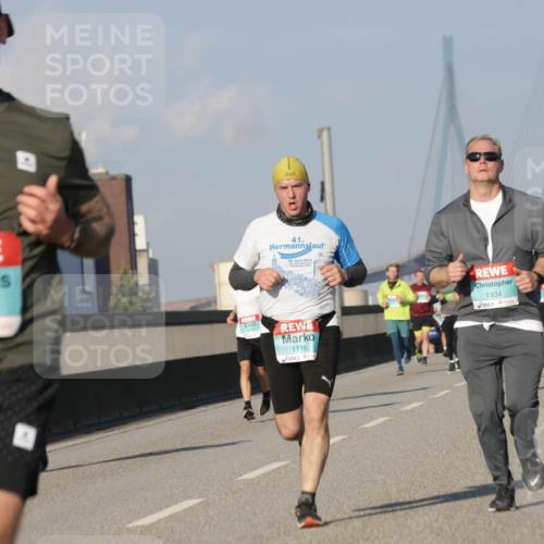 03.10.2025 - Köhlbrandbrückenlauf Jannik Wohlers http://msf.ph/oto/9101492 03.10.2025 09:49:01 Position 3 1088, 41, 367, 1116, 1334 meine-sportfotos.de