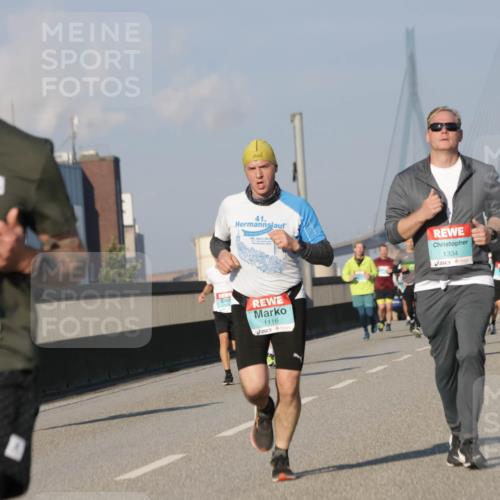 03.10.2025 - Köhlbrandbrückenlauf Jannik Wohlers http://msf.ph/oto/9101500 03.10.2025 09:49:01 Position 3 41, 1334, 1088, 1116, 19 meine-sportfotos.de
