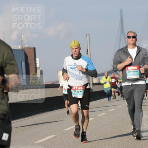 03.10.2025 - Köhlbrandbrückenlauf Jannik Wohlers http://msf.ph/oto/9101505 03.10.2025 09:49:01 Position 3 41, 1334, 1088, 1116 meine-sportfotos.de