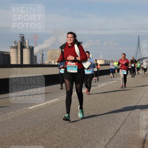 03.10.2025 - Köhlbrandbrückenlauf Lena Gebhardt http://msf.ph/oto/9101509 03.10.2025 10:11:36 Position 2 2344 meine-sportfotos.de