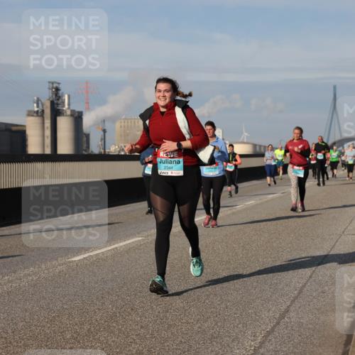 03.10.2025 - Köhlbrandbrückenlauf Lena Gebhardt http://msf.ph/oto/9101518 03.10.2025 10:11:36 Position 2 2344 meine-sportfotos.de