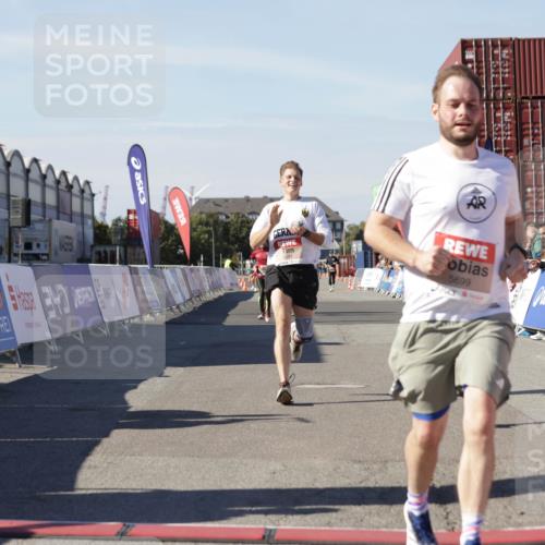 03.10.2025 - Köhlbrandbrückenlauf Jannik Wohlers http://msf.ph/oto/9101522 03.10.2025 12:57:15 Ziel 4080, 4150, 4186, 4251, 5699, 5898, 5926, 6015, 6629, 6819 meine-sportfotos.de