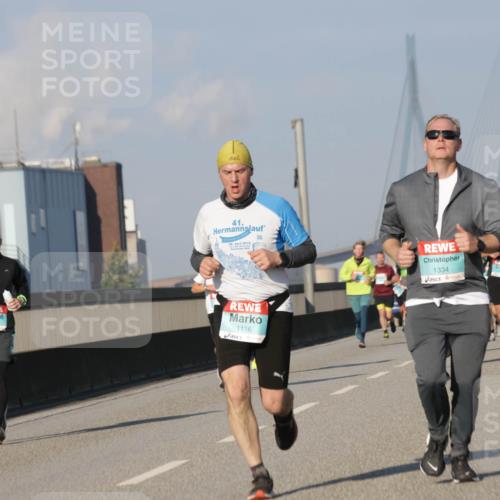 03.10.2025 - Köhlbrandbrückenlauf Jannik Wohlers http://msf.ph/oto/9101523 03.10.2025 09:49:01 Position 3 41, 1334, 1116 meine-sportfotos.de