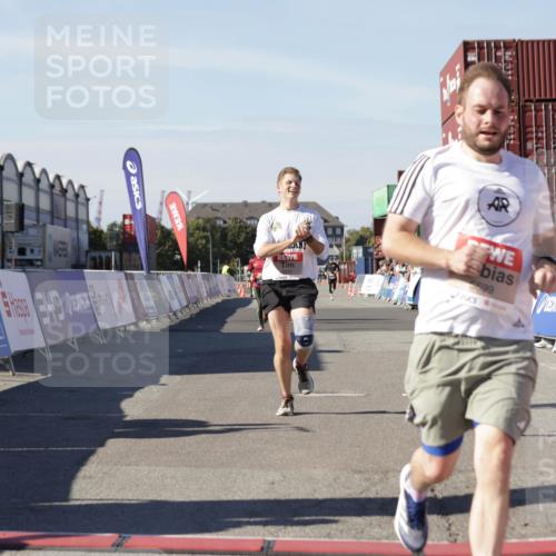 03.10.2025 - Köhlbrandbrückenlauf Jannik Wohlers http://msf.ph/oto/9101542 03.10.2025 12:57:15 Ziel 4080, 4150, 4186, 4251, 5699, 5898, 5926, 6015, 6629, 6819 meine-sportfotos.de