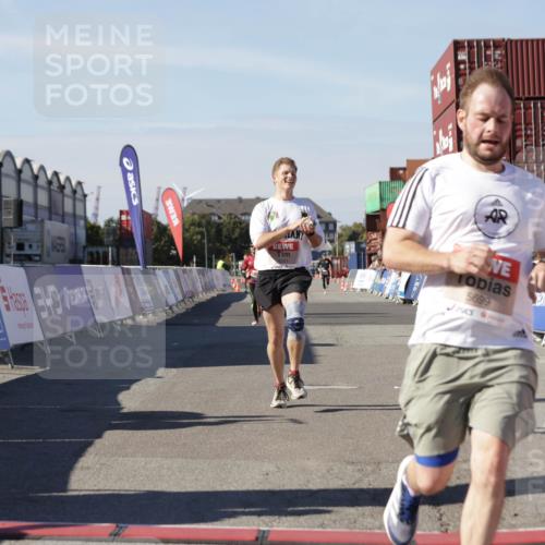 03.10.2025 - Köhlbrandbrückenlauf Jannik Wohlers http://msf.ph/oto/9101551 03.10.2025 12:57:15 Ziel 4080, 4150, 4186, 4251, 5699, 5898, 5926, 6015, 6629, 6819 meine-sportfotos.de