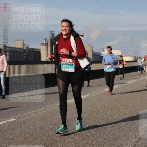 03.10.2025 - Köhlbrandbrückenlauf Lena Gebhardt http://msf.ph/oto/9101553 03.10.2025 10:11:36 Position 2 2344 meine-sportfotos.de