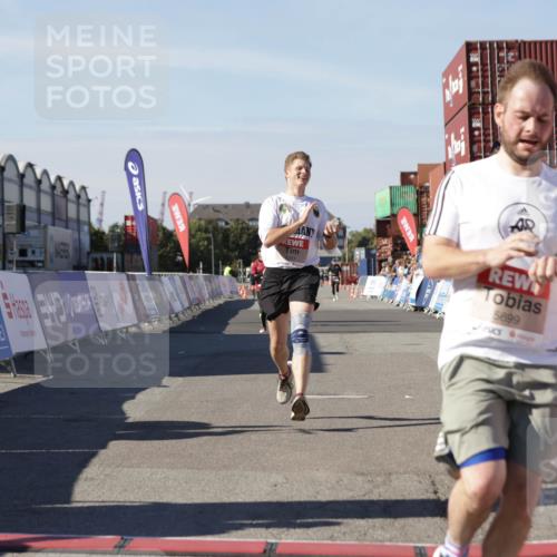 03.10.2025 - Köhlbrandbrückenlauf Jannik Wohlers http://msf.ph/oto/9101570 03.10.2025 12:57:15 Ziel 4080, 4150, 4186, 4251, 5699, 5898, 5926, 6015, 6629, 6819 meine-sportfotos.de