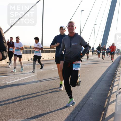 03.10.2025 - Köhlbrandbrückenlauf Strokosch-Dieckow http://msf.ph/oto/9101576 03.10.2025 09:21:37 Position 1 7, 3354 meine-sportfotos.de