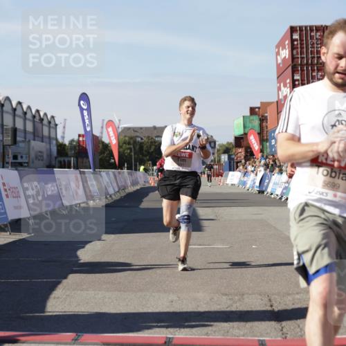 03.10.2025 - Köhlbrandbrückenlauf Jannik Wohlers http://msf.ph/oto/9101589 03.10.2025 12:57:15 Ziel 4080, 4150, 4186, 4251, 5699, 5898, 5926, 6015, 6629, 6819 meine-sportfotos.de