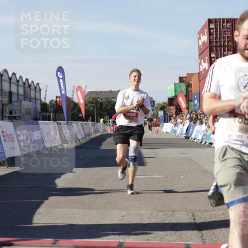 03.10.2025 - Köhlbrandbrückenlauf Jannik Wohlers http://msf.ph/oto/9101602 03.10.2025 12:57:15 Ziel 4080, 4150, 4186, 4251, 5699, 5898, 5926, 6015, 6629, 6819 meine-sportfotos.de