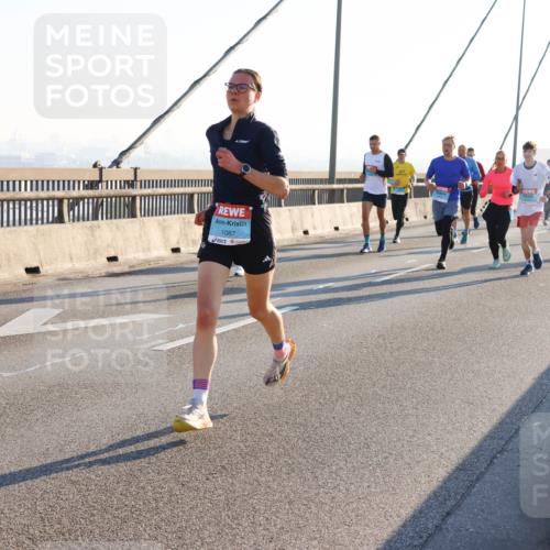 03.10.2025 - Köhlbrandbrückenlauf Strokosch-Dieckow http://msf.ph/oto/9101630 03.10.2025 09:21:49 Position 1 1087 meine-sportfotos.de