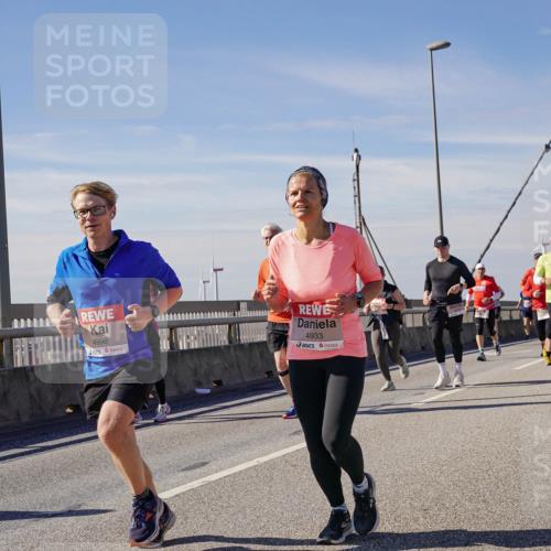 03.10.2025 - Köhlbrandbrückenlauf Michael Burmester http://msf.ph/oto/9101648 03.10.2025 12:46:56 Position 2 4998, 4933 meine-sportfotos.de