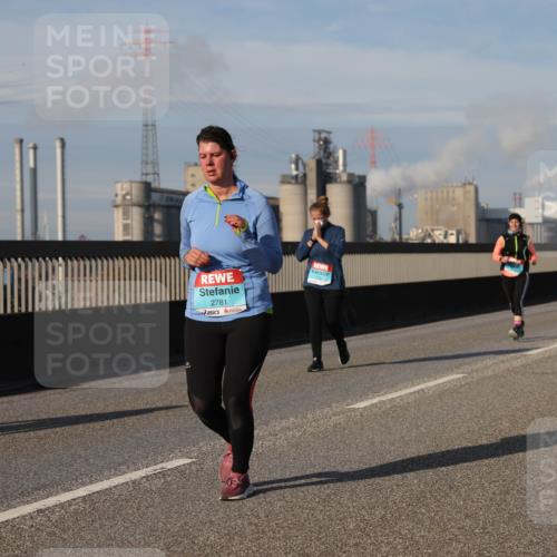 03.10.2025 - Köhlbrandbrückenlauf Lena Gebhardt http://msf.ph/oto/9101657 03.10.2025 10:11:39 Position 2 2781 meine-sportfotos.de