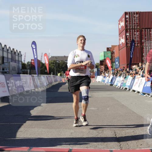 03.10.2025 - Köhlbrandbrückenlauf Jannik Wohlers http://msf.ph/oto/9101683 03.10.2025 12:57:15 Ziel 4080, 4150, 4186, 4251, 5699, 5898, 5926, 6015, 6629, 6819 meine-sportfotos.de
