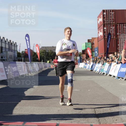 03.10.2025 - Köhlbrandbrückenlauf Jannik Wohlers http://msf.ph/oto/9101690 03.10.2025 12:57:15 Ziel 4080, 4150, 4186, 4251, 5699, 5898, 5926, 6015, 6629, 6819 meine-sportfotos.de