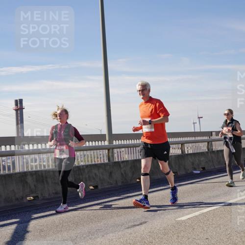 03.10.2025 - Köhlbrandbrückenlauf Michael Burmester http://msf.ph/oto/9101702 03.10.2025 12:46:57 Position 2  meine-sportfotos.de