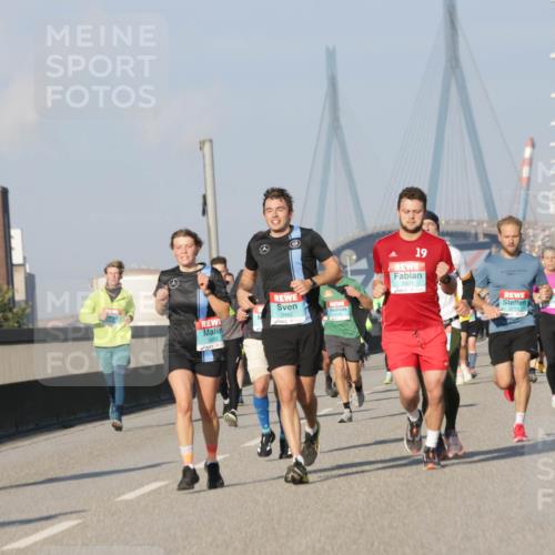 03.10.2025 - Köhlbrandbrückenlauf Jannik Wohlers http://msf.ph/oto/9101703 03.10.2025 09:49:08 Position 3 19, 3521, 3462, 3465 meine-sportfotos.de