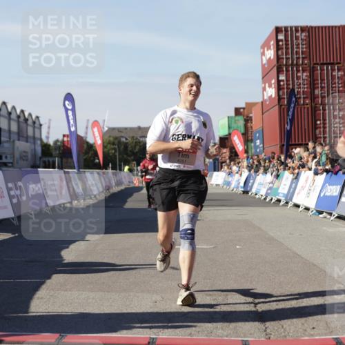 03.10.2025 - Köhlbrandbrückenlauf Jannik Wohlers http://msf.ph/oto/9101707 03.10.2025 12:57:16 Ziel 4080, 4150, 4186, 4251, 5699, 5898, 5926, 6015, 6629, 6819 meine-sportfotos.de