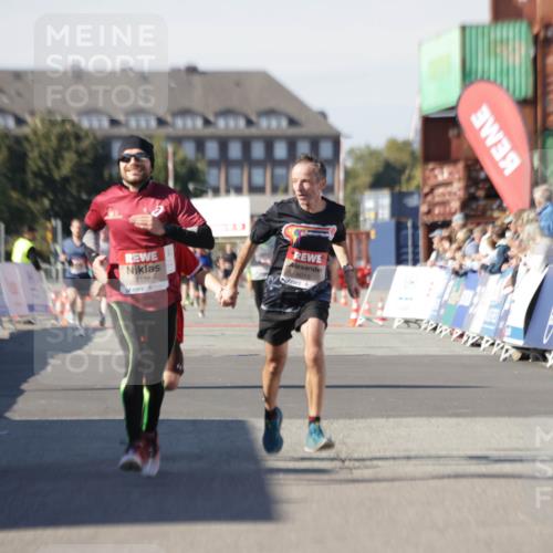 03.10.2025 - Köhlbrandbrückenlauf Jannik Wohlers http://msf.ph/oto/9101724 03.10.2025 12:57:17 Ziel 4080, 4150, 4186, 4251, 5699, 5898, 5926, 6015, 6629, 6819 meine-sportfotos.de