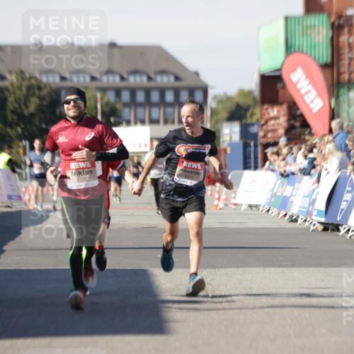 03.10.2025 - Köhlbrandbrückenlauf Jannik Wohlers http://msf.ph/oto/9101732 03.10.2025 12:57:17 Ziel 4080, 4150, 4186, 4251, 5699, 5898, 5926, 6015, 6629, 6819 meine-sportfotos.de