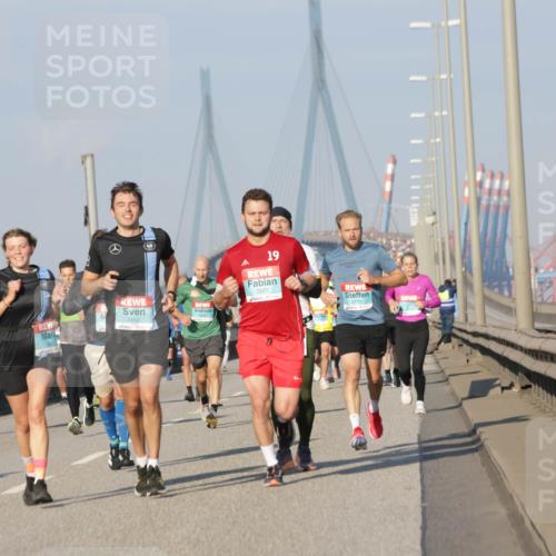 03.10.2025 - Köhlbrandbrückenlauf Jannik Wohlers http://msf.ph/oto/9101740 03.10.2025 09:49:09 Position 3 19, 3521, 3710, 3462 meine-sportfotos.de
