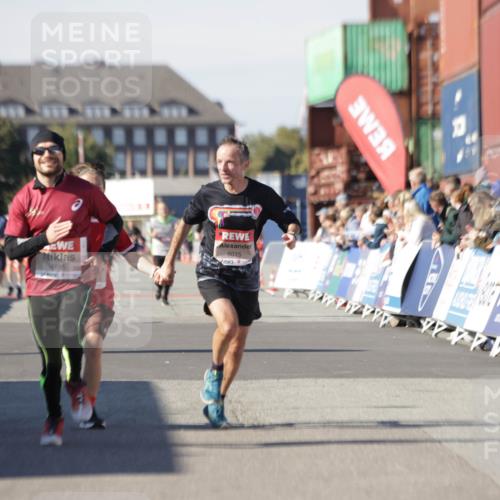 03.10.2025 - Köhlbrandbrückenlauf Jannik Wohlers http://msf.ph/oto/9101760 03.10.2025 12:57:18 Ziel 4080, 4150, 4186, 4251, 5699, 5898, 5926, 6015, 6629, 6819 meine-sportfotos.de