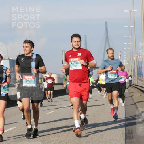 03.10.2025 - Köhlbrandbrückenlauf Jannik Wohlers http://msf.ph/oto/9101762 03.10.2025 09:49:12 Position 3 3465, 3462, 19, 3521, 3710 meine-sportfotos.de