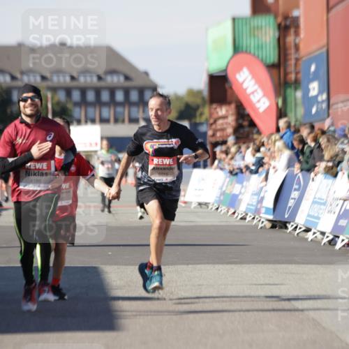 03.10.2025 - Köhlbrandbrückenlauf Jannik Wohlers http://msf.ph/oto/9101766 03.10.2025 12:57:18 Ziel 4080, 4150, 4186, 4251, 5699, 5898, 5926, 6015, 6629, 6819 meine-sportfotos.de