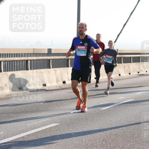 03.10.2025 - Köhlbrandbrückenlauf Strokosch-Dieckow http://msf.ph/oto/9101776 03.10.2025 09:22:10 Position 1 1215, 3205 meine-sportfotos.de