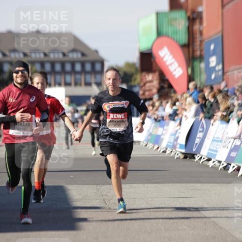 03.10.2025 - Köhlbrandbrückenlauf Jannik Wohlers http://msf.ph/oto/9101786 03.10.2025 12:57:18 Ziel 4080, 4150, 4186, 4251, 5699, 5898, 5926, 6015, 6629, 6819 meine-sportfotos.de