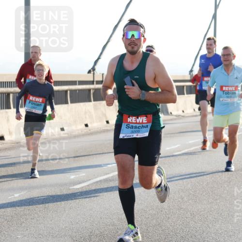 03.10.2025 - Köhlbrandbrückenlauf Strokosch-Dieckow http://msf.ph/oto/9101794 03.10.2025 09:22:11 Position 1 2997, 3205, 1639 meine-sportfotos.de