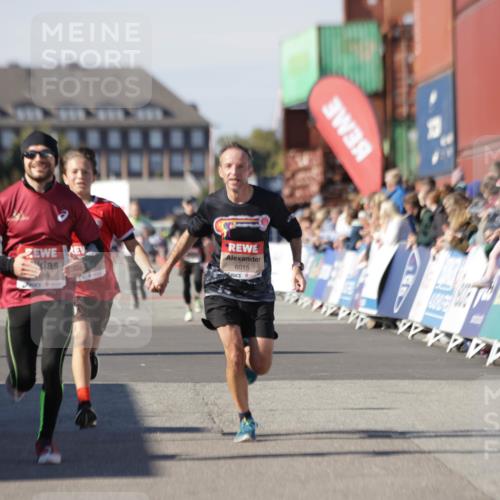 03.10.2025 - Köhlbrandbrückenlauf Jannik Wohlers http://msf.ph/oto/9101797 03.10.2025 12:57:18 Ziel 4080, 4150, 4186, 4251, 5699, 5898, 5926, 6015, 6629, 6819 meine-sportfotos.de