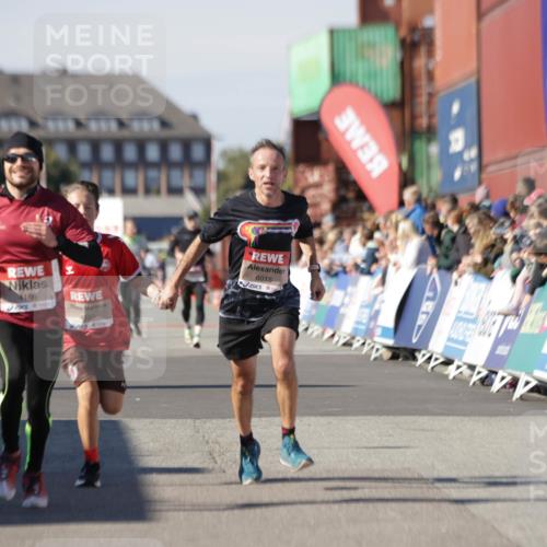 03.10.2025 - Köhlbrandbrückenlauf Jannik Wohlers http://msf.ph/oto/9101814 03.10.2025 12:57:18 Ziel 4080, 4150, 4186, 4251, 5699, 5898, 5926, 6015, 6629, 6819 meine-sportfotos.de