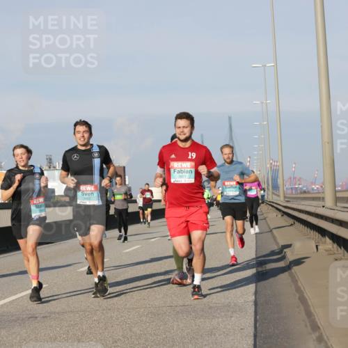 03.10.2025 - Köhlbrandbrückenlauf Jannik Wohlers http://msf.ph/oto/9101819 03.10.2025 09:49:13 Position 3 3462, 1, 19, 3521 meine-sportfotos.de