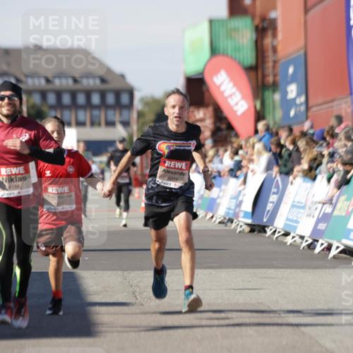 03.10.2025 - Köhlbrandbrückenlauf Jannik Wohlers http://msf.ph/oto/9101820 03.10.2025 12:57:18 Ziel 4080, 4150, 4186, 4251, 5699, 5898, 5926, 6015, 6629, 6819 meine-sportfotos.de