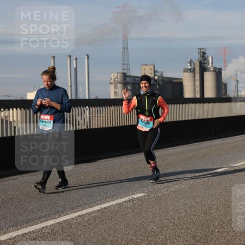 03.10.2025 - Köhlbrandbrückenlauf Lena Gebhardt http://msf.ph/oto/9101821 03.10.2025 10:11:43 Position 2 2780 meine-sportfotos.de