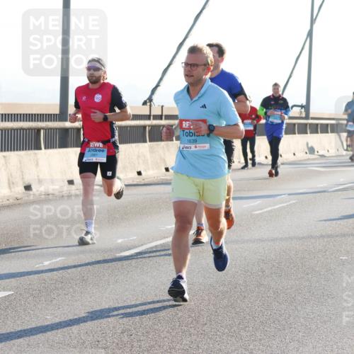 03.10.2025 - Köhlbrandbrückenlauf Strokosch-Dieckow http://msf.ph/oto/9101823 03.10.2025 09:22:13 Position 1 1225, 2961, 1639 meine-sportfotos.de