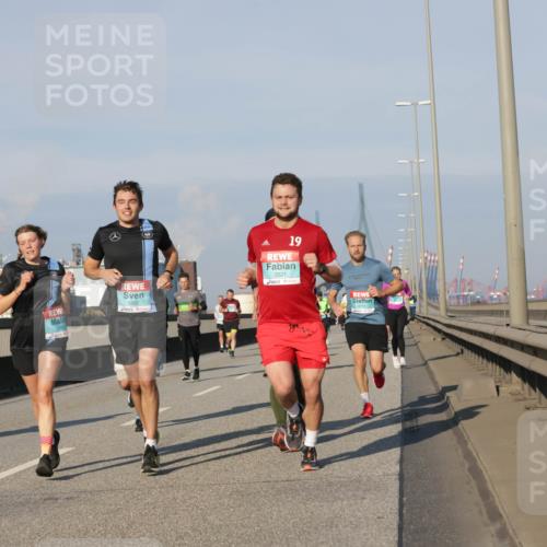 03.10.2025 - Köhlbrandbrückenlauf Jannik Wohlers http://msf.ph/oto/9101824 03.10.2025 09:49:13 Position 3 3462, 19, 3521, 3710 meine-sportfotos.de
