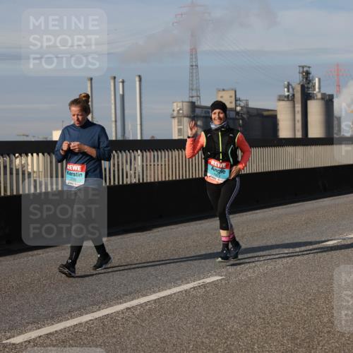 03.10.2025 - Köhlbrandbrückenlauf Lena Gebhardt http://msf.ph/oto/9101832 03.10.2025 10:11:44 Position 2 2780 meine-sportfotos.de