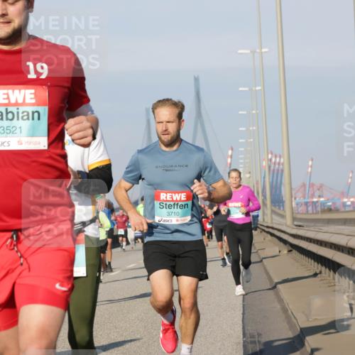 03.10.2025 - Köhlbrandbrückenlauf Jannik Wohlers http://msf.ph/oto/9101842 03.10.2025 09:49:14 Position 3 19, 3521, 3710 meine-sportfotos.de