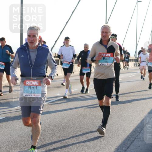 03.10.2025 - Köhlbrandbrückenlauf Strokosch-Dieckow http://msf.ph/oto/9101856 03.10.2025 09:22:21 Position 1 1617, 1082 meine-sportfotos.de