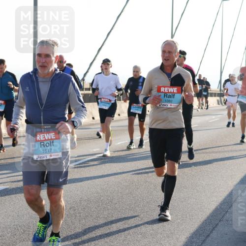 03.10.2025 - Köhlbrandbrückenlauf Strokosch-Dieckow http://msf.ph/oto/9101861 03.10.2025 09:22:21 Position 1 1617, 1082 meine-sportfotos.de