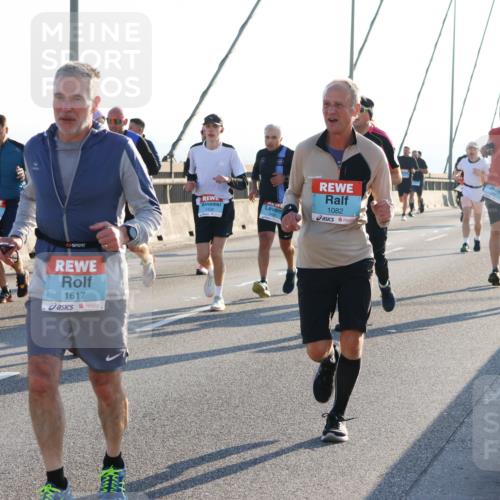 03.10.2025 - Köhlbrandbrückenlauf Strokosch-Dieckow http://msf.ph/oto/9101868 03.10.2025 09:22:21 Position 1 1617, 1432, 1082 meine-sportfotos.de