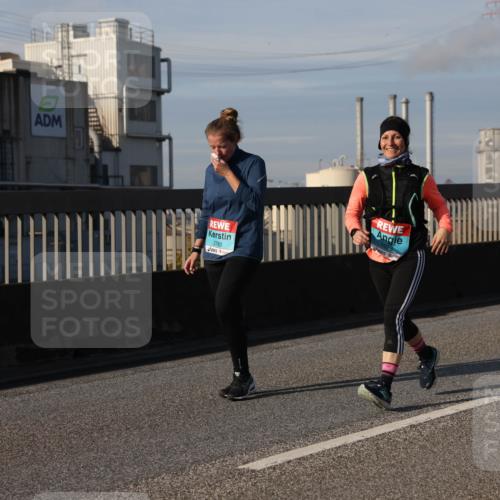 03.10.2025 - Köhlbrandbrückenlauf Lena Gebhardt http://msf.ph/oto/9101869 03.10.2025 10:11:44 Position 2 2780 meine-sportfotos.de