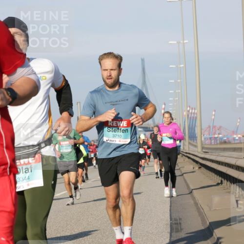 03.10.2025 - Köhlbrandbrückenlauf Jannik Wohlers http://msf.ph/oto/9101874 03.10.2025 09:49:15 Position 3 19, 521, 3344, 3710 meine-sportfotos.de