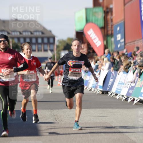 03.10.2025 - Köhlbrandbrückenlauf Jannik Wohlers http://msf.ph/oto/9101875 03.10.2025 12:57:18 Ziel 4080, 4150, 4186, 4251, 5699, 5898, 5926, 6015, 6629, 6819 meine-sportfotos.de